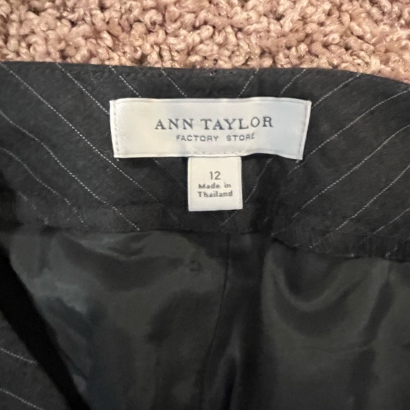 Ann Taylor Factory Gray and White Pin Striped Line Wide Leg Dress Pants. Size 12 - Picture 2 of 7